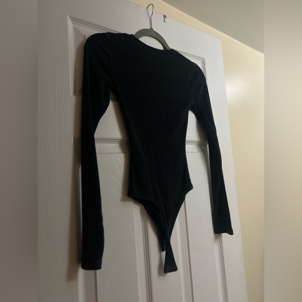 A&F Ribbed Crewneck Long-Sleeve Bodysuit Black - Picture 5 of 8